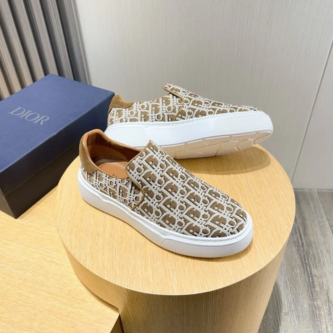 Men's men's shoes💰P380💰[DIOR] Dior's new slip-on shoes🆕Exclusive hot-selling items✨Very comfortable on the feet, fine workmanship Material: Original fabric➕High-quality sheepskin lining + original wear-resistant outsole👍🏻Features: High-end and comfortable, purely handmade to create the perfect shoe that suits you best. Number of yards: 38–45